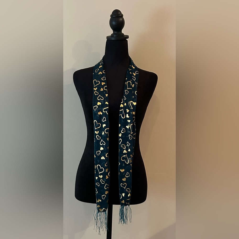 Elegant Heart Patterned Scarf
